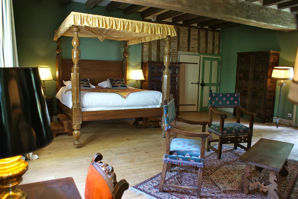 مبيت وإفطار آزاي لو ريدو Manoir De La Touche الغرفة الصورة